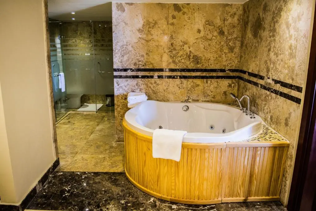 Suite with Spa Bath