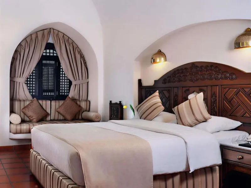 Classic Queen Room with Partial Sea View