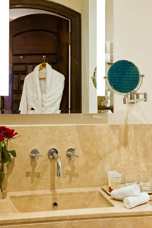 Classic Queen Room with Partial Sea View