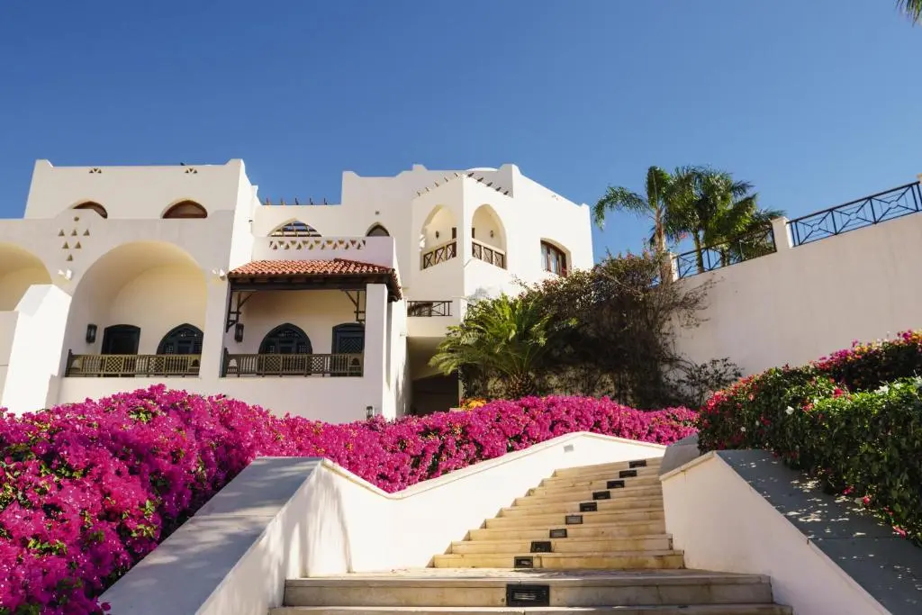 Classic Queen Room with Partial Sea View